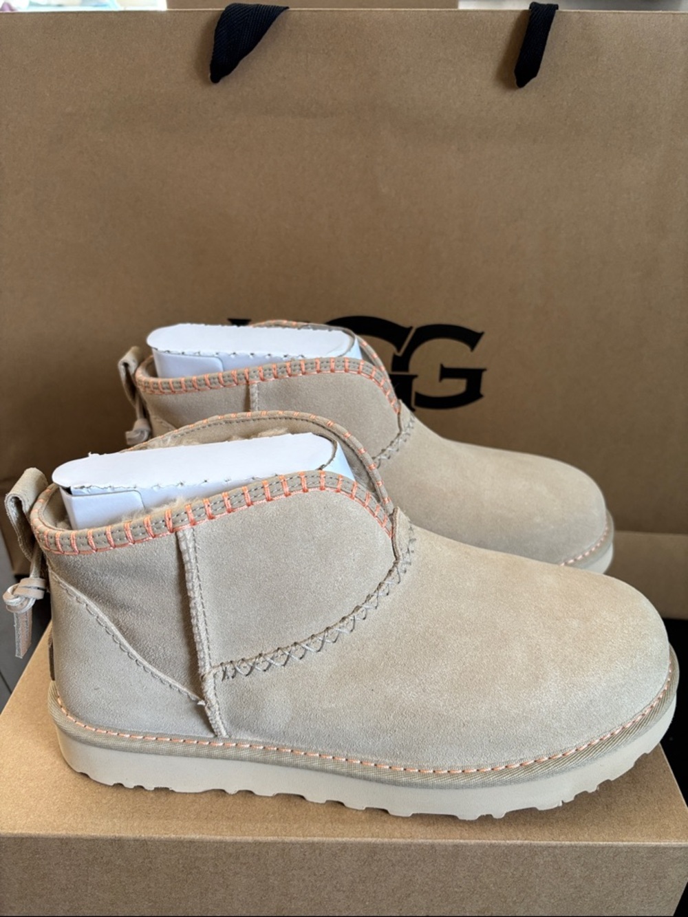 UGG CLASSIC ULTRA MINI ELARIA IN MUSTARD SEED SZ 7,8,9 NEW IN BOX - Picture 3 of 10